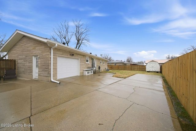 11815 Mahogany Dr, Louisville, KY 40272