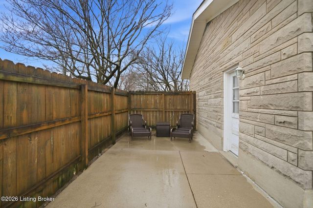 11815 Mahogany Dr, Louisville, KY 40272
