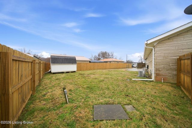11815 Mahogany Dr, Louisville, KY 40272