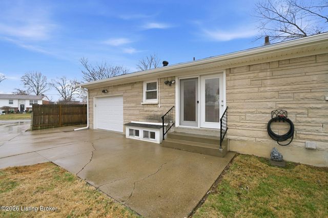 11815 Mahogany Dr, Louisville, KY 40272