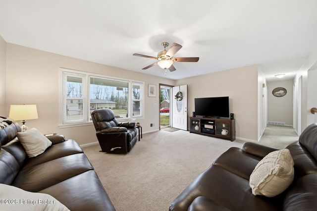 11815 Mahogany Dr, Louisville, KY 40272