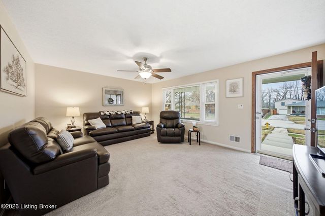 11815 Mahogany Dr, Louisville, KY 40272