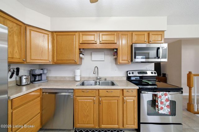 11815 Mahogany Dr, Louisville, KY 40272