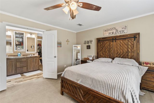 77 Twin Creek Drive, Huntsville, TX 77320