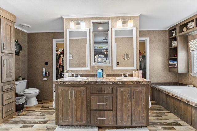 77 Twin Creek Drive, Huntsville, TX 77320