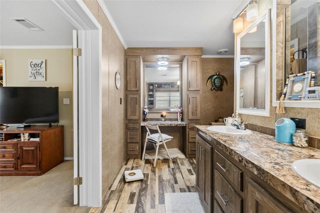 77 Twin Creek Drive, Huntsville, TX 77320