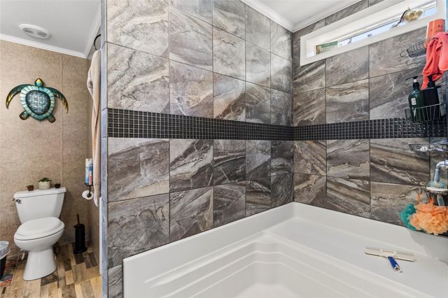 77 Twin Creek Drive, Huntsville, TX 77320