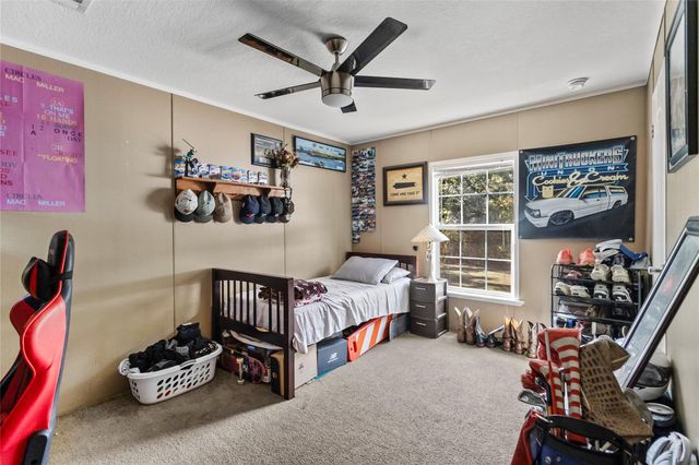 77 Twin Creek Drive, Huntsville, TX 77320