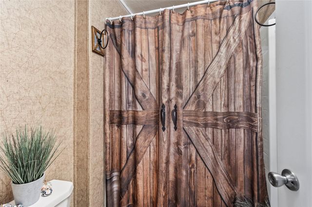 77 Twin Creek Drive, Huntsville, TX 77320