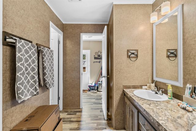 77 Twin Creek Drive, Huntsville, TX 77320