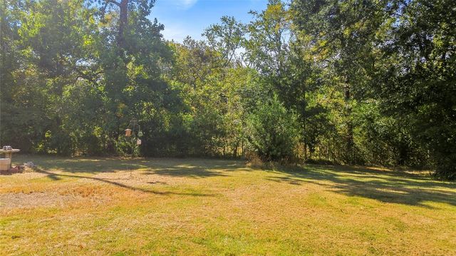 77 Twin Creek Drive, Huntsville, TX 77320