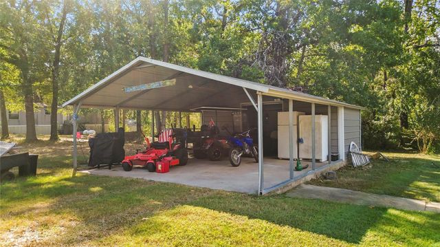 77 Twin Creek Drive, Huntsville, TX 77320