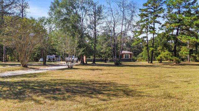 77 Twin Creek Drive, Huntsville, TX 77320