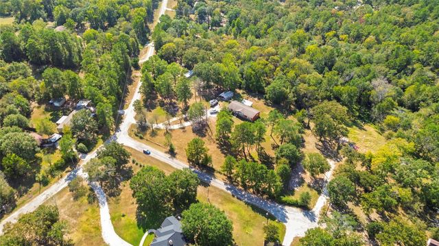 77 Twin Creek Drive, Huntsville, TX 77320