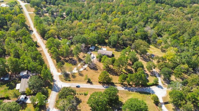 77 Twin Creek Drive, Huntsville, TX 77320