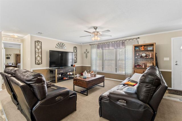 77 Twin Creek Drive, Huntsville, TX 77320