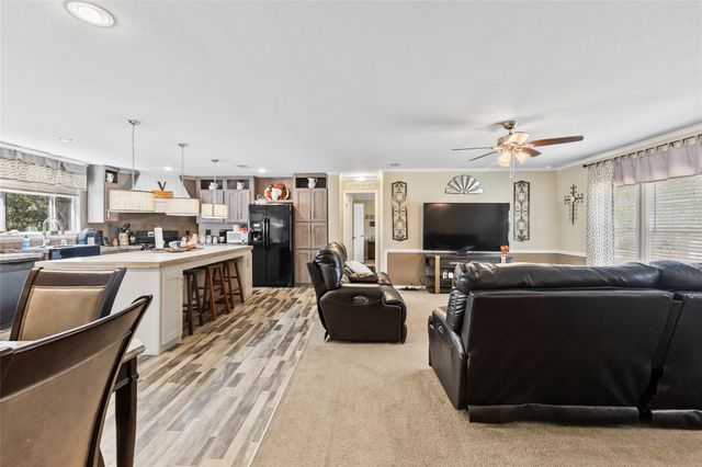 77 Twin Creek Drive, Huntsville, TX 77320