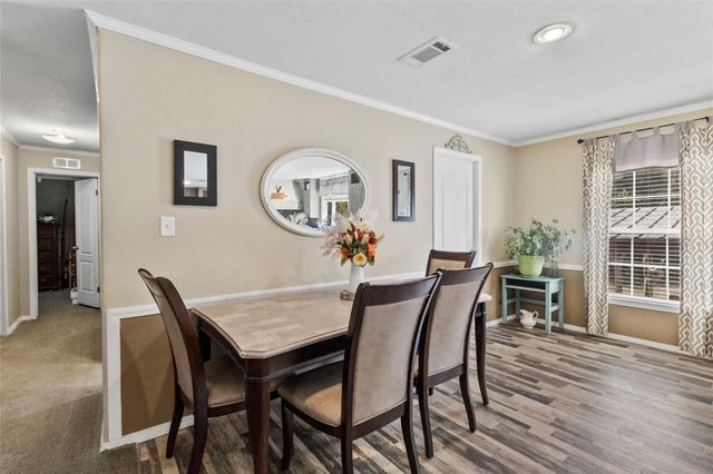 77 Twin Creek Drive, Huntsville, TX 77320