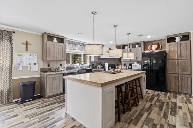 77 Twin Creek Drive, Huntsville, TX 77320