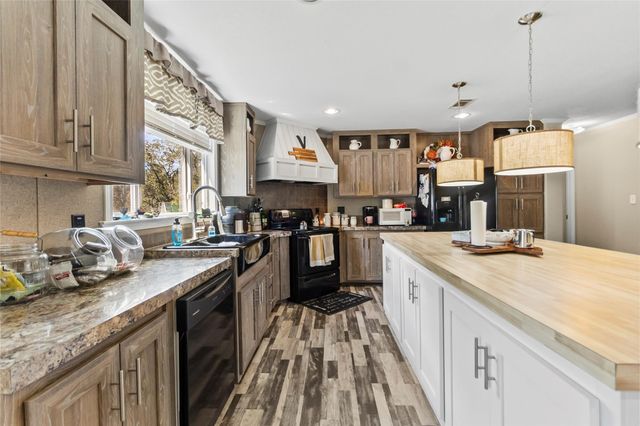 77 Twin Creek Drive, Huntsville, TX 77320