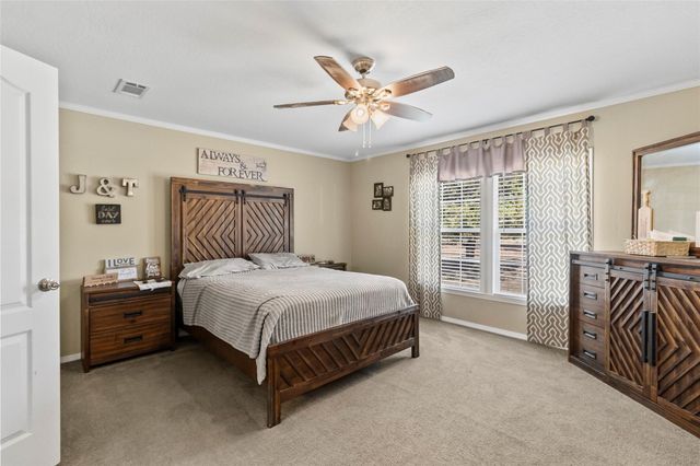 77 Twin Creek Drive, Huntsville, TX 77320