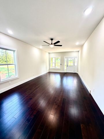 114 Honeysuckle Ln, Sparta, TN 38583