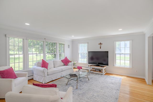 20 Laura Drive, Danbury, CT 06811