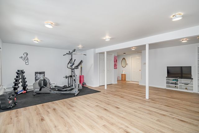 20 Laura Drive, Danbury, CT 06811