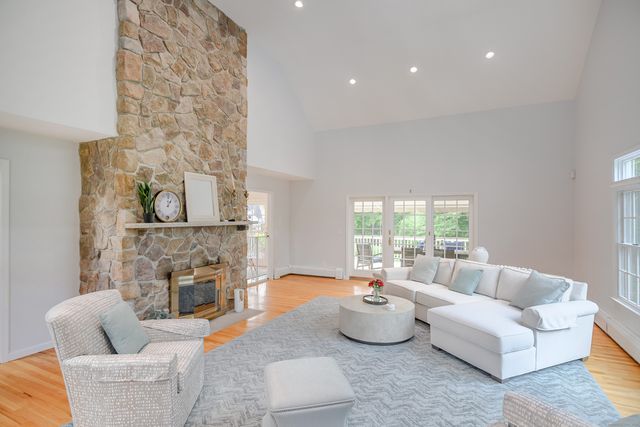 20 Laura Drive, Danbury, CT 06811