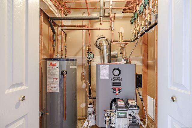 20 Laura Drive, Danbury, CT 06811