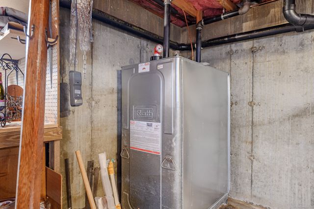 20 Laura Drive, Danbury, CT 06811