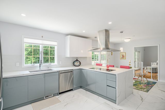 20 Laura Drive, Danbury, CT 06811