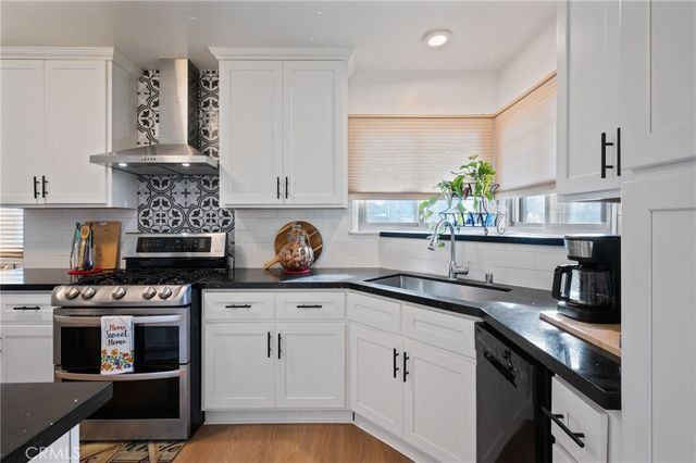 10725 S 8th Avenue, Inglewood, CA 90303