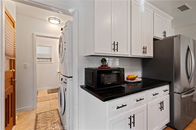 10725 S 8th Avenue, Inglewood, CA 90303