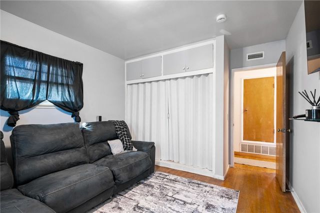 10725 S 8th Avenue, Inglewood, CA 90303