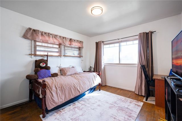 10725 S 8th Avenue, Inglewood, CA 90303