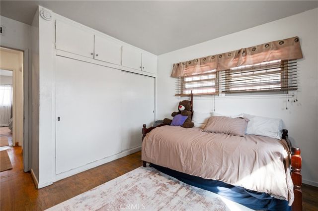 10725 S 8th Avenue, Inglewood, CA 90303