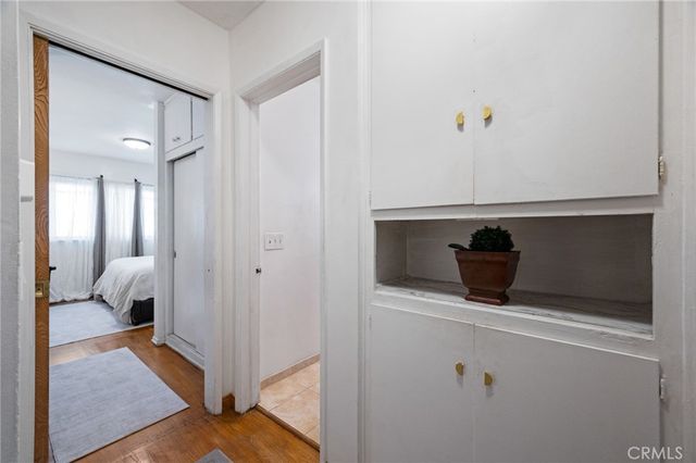 10725 S 8th Avenue, Inglewood, CA 90303