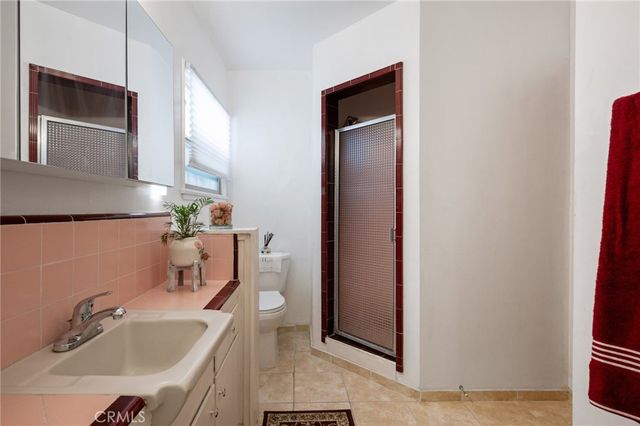 10725 S 8th Avenue, Inglewood, CA 90303