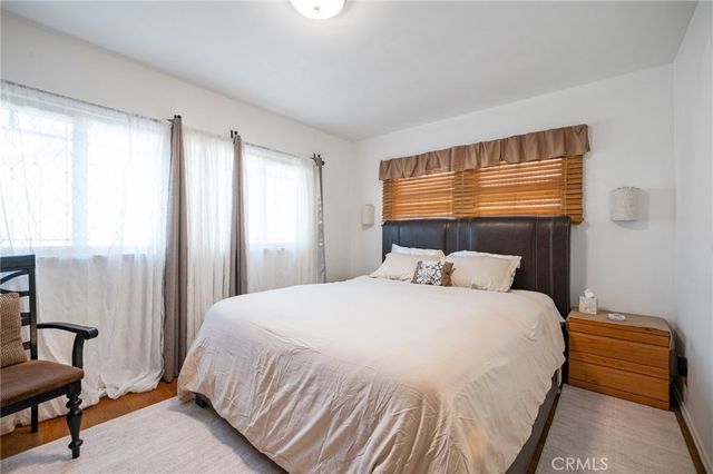 10725 S 8th Avenue, Inglewood, CA 90303