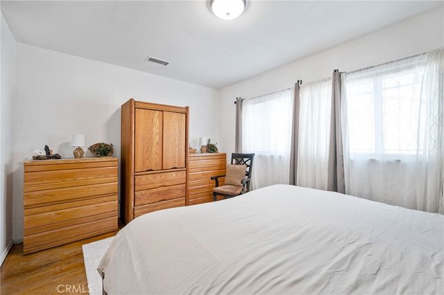 10725 S 8th Avenue, Inglewood, CA 90303