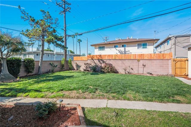 10725 S 8th Avenue, Inglewood, CA 90303