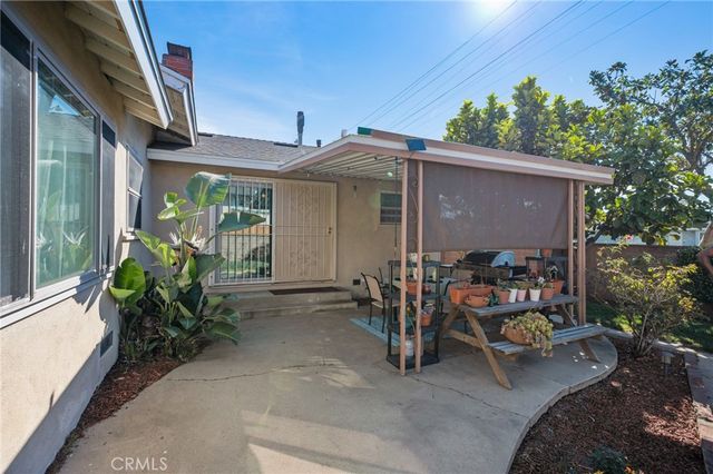 10725 S 8th Avenue, Inglewood, CA 90303
