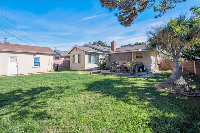 10725 S 8th Avenue, Inglewood, CA 90303