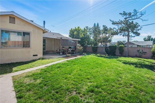 10725 S 8th Avenue, Inglewood, CA 90303