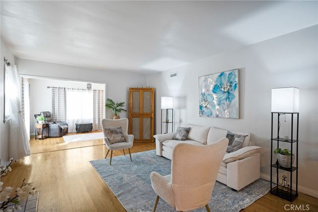 10725 S 8th Avenue, Inglewood, CA 90303