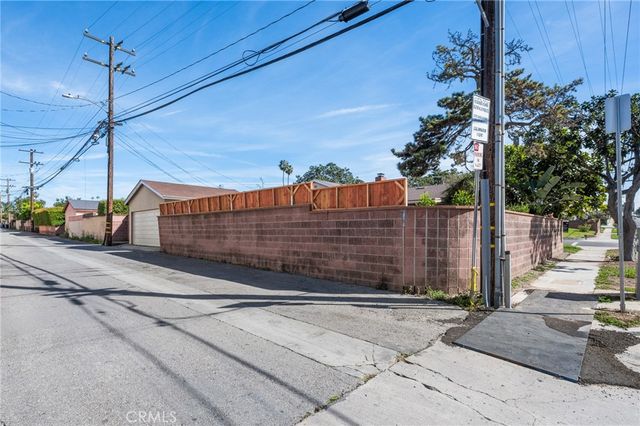 10725 S 8th Avenue, Inglewood, CA 90303