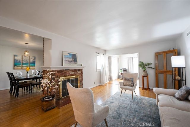 10725 S 8th Avenue, Inglewood, CA 90303