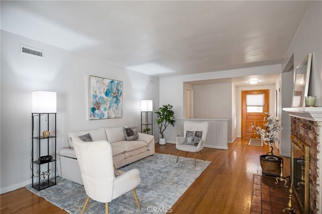 10725 S 8th Avenue, Inglewood, CA 90303