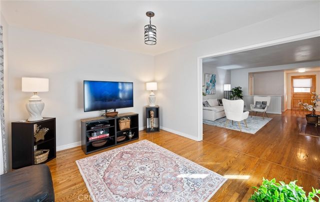 10725 S 8th Avenue, Inglewood, CA 90303